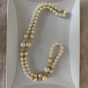 Luxurious Gold and Pearl Necklace